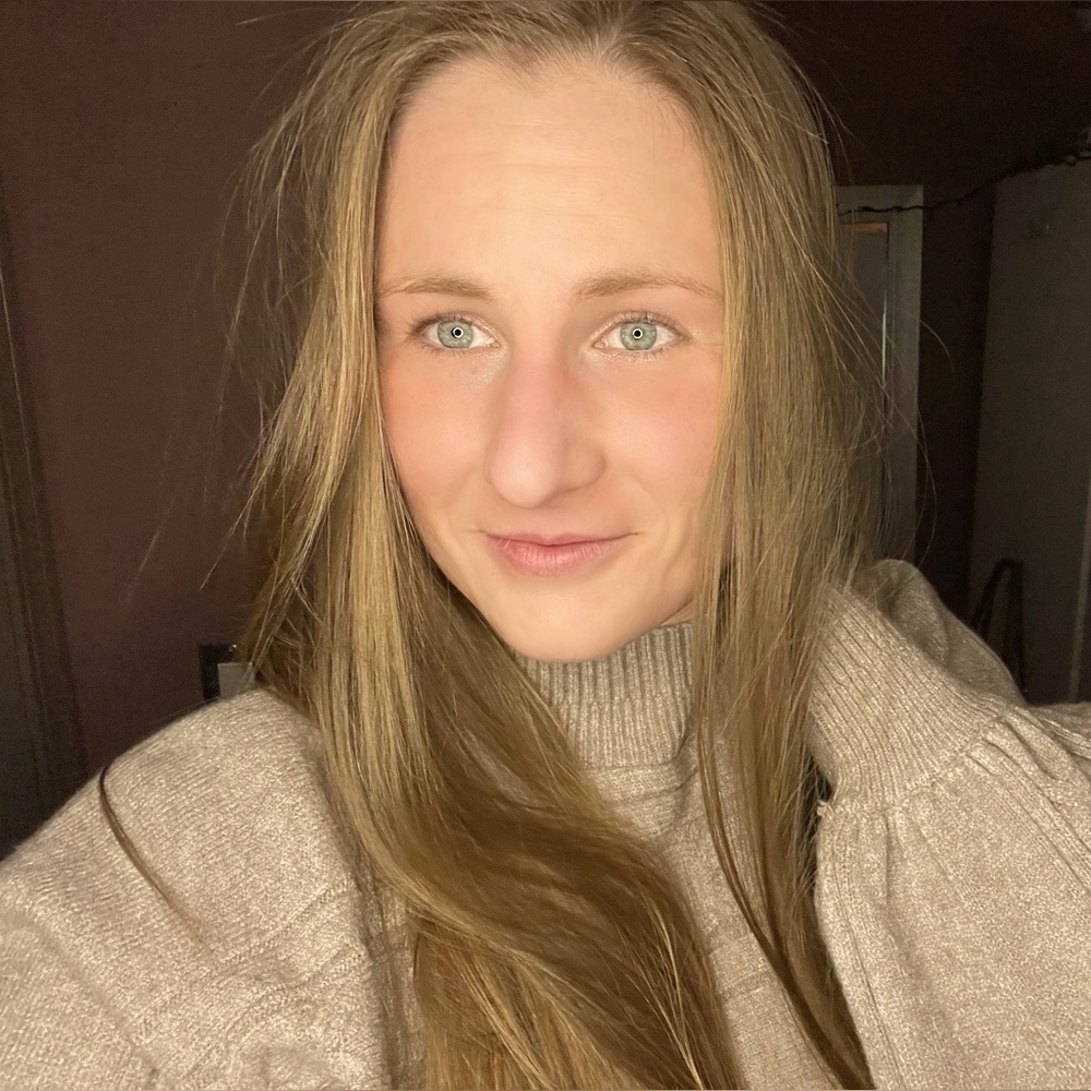 Meet your Posher, Courtney